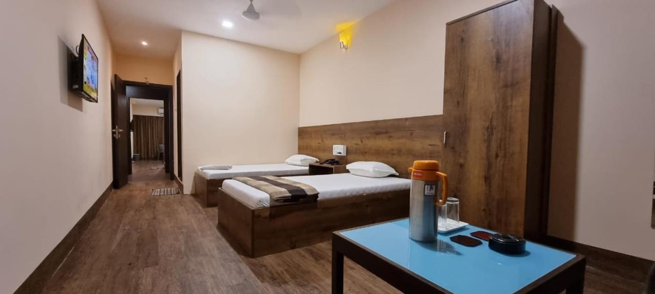 Hotel Flamingo Gandhidham Luaran gambar