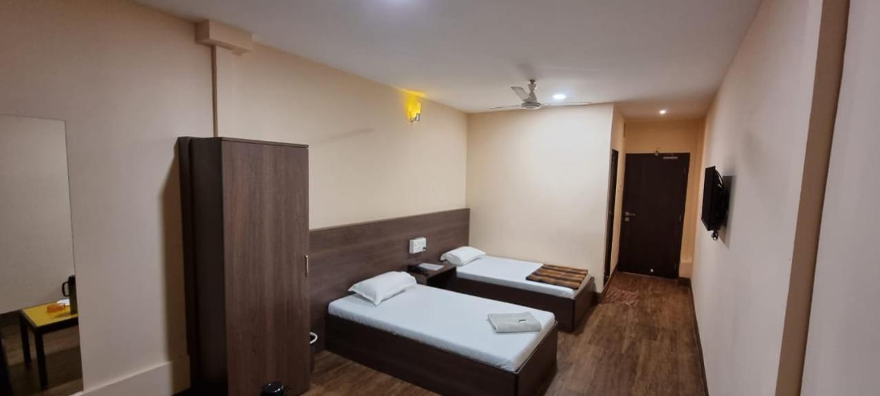 Hotel Flamingo Gandhidham Luaran gambar