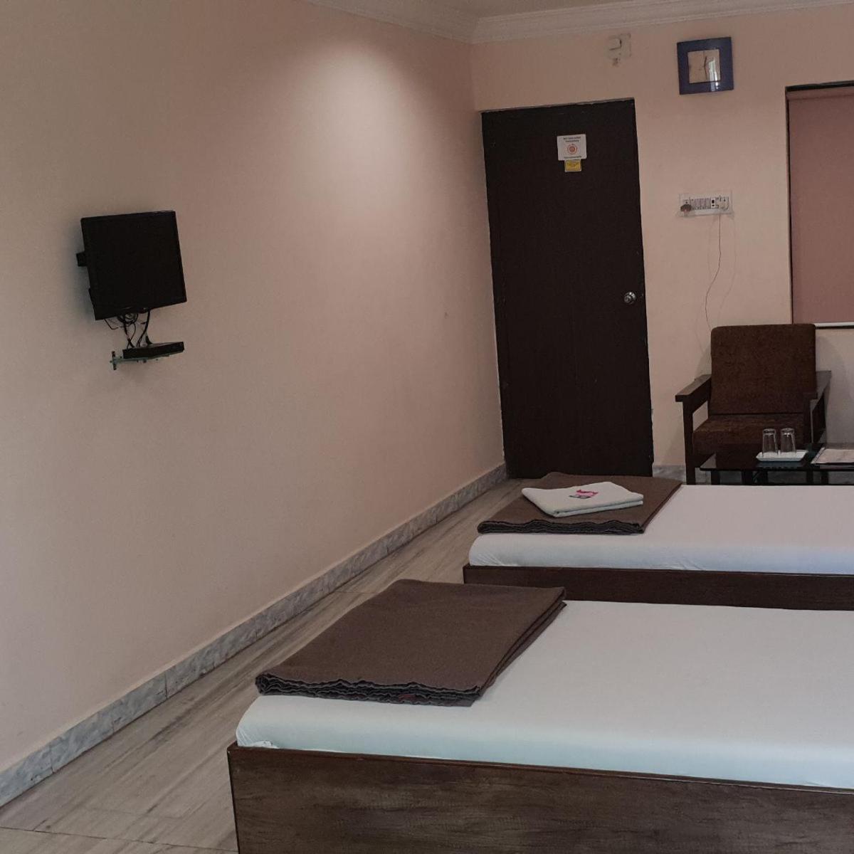 Hotel Flamingo Gandhidham Luaran gambar