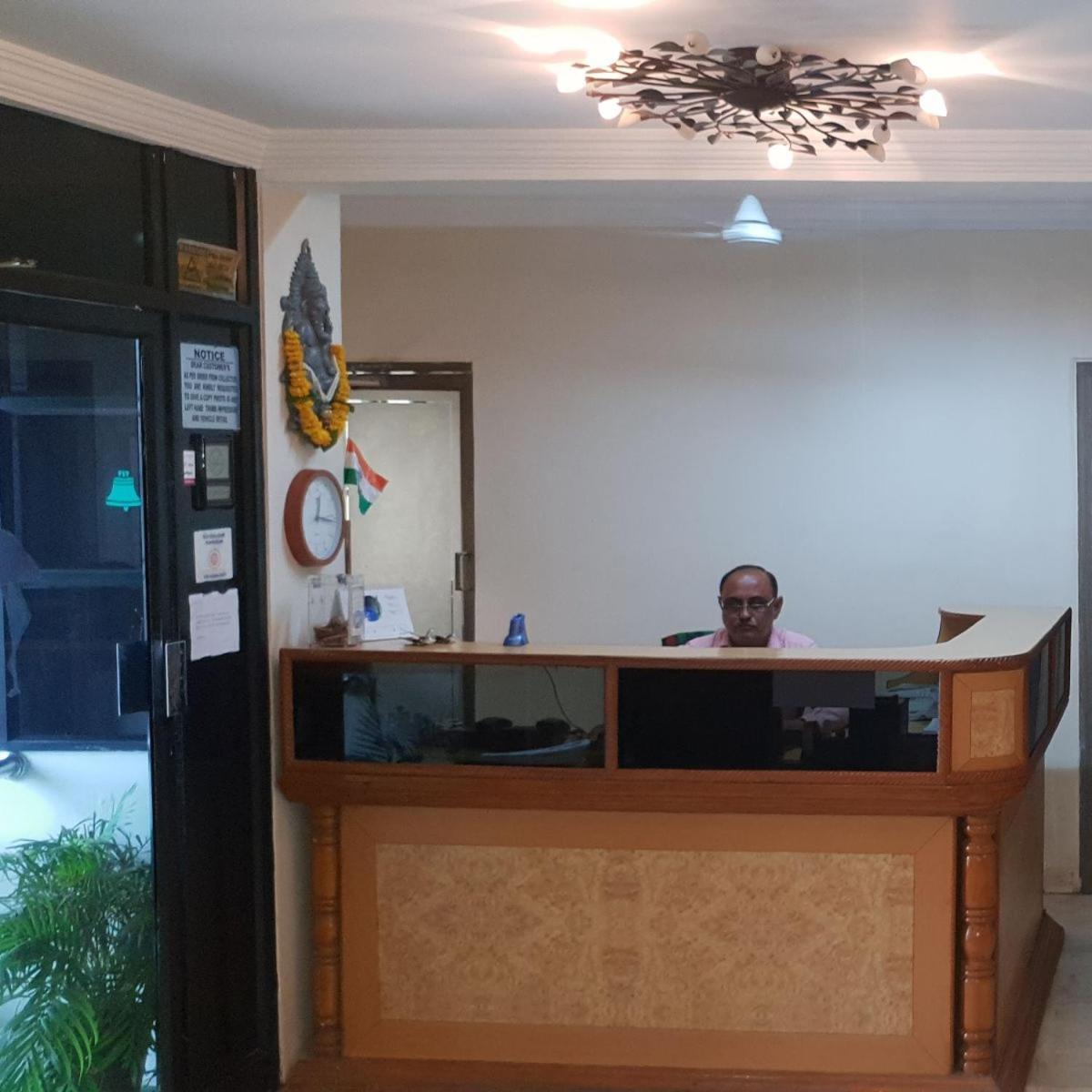 Hotel Flamingo Gandhidham Luaran gambar