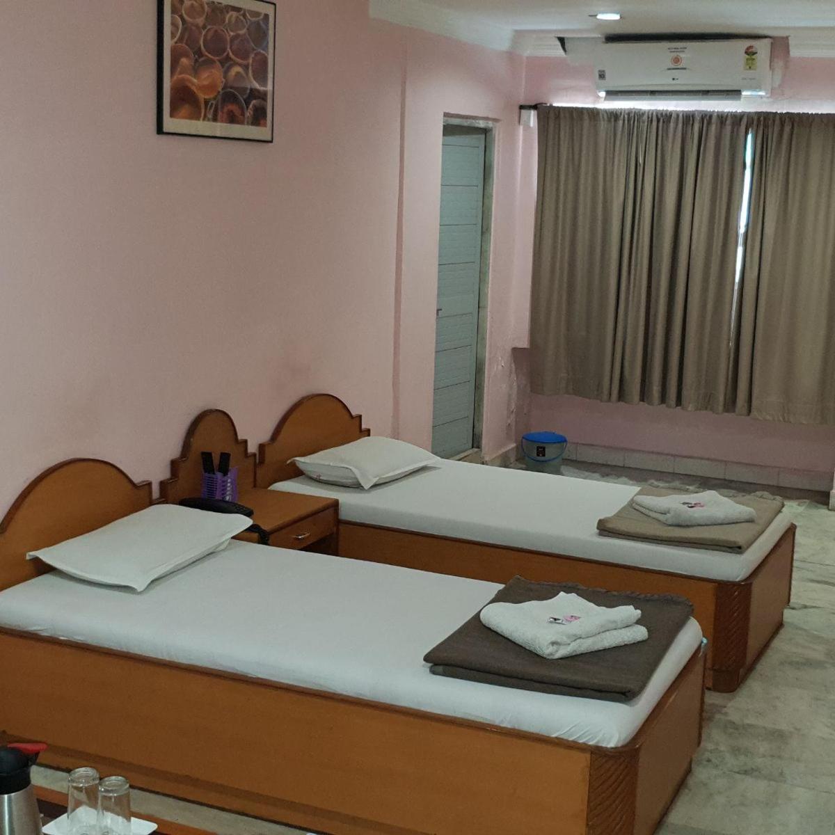Hotel Flamingo Gandhidham Luaran gambar